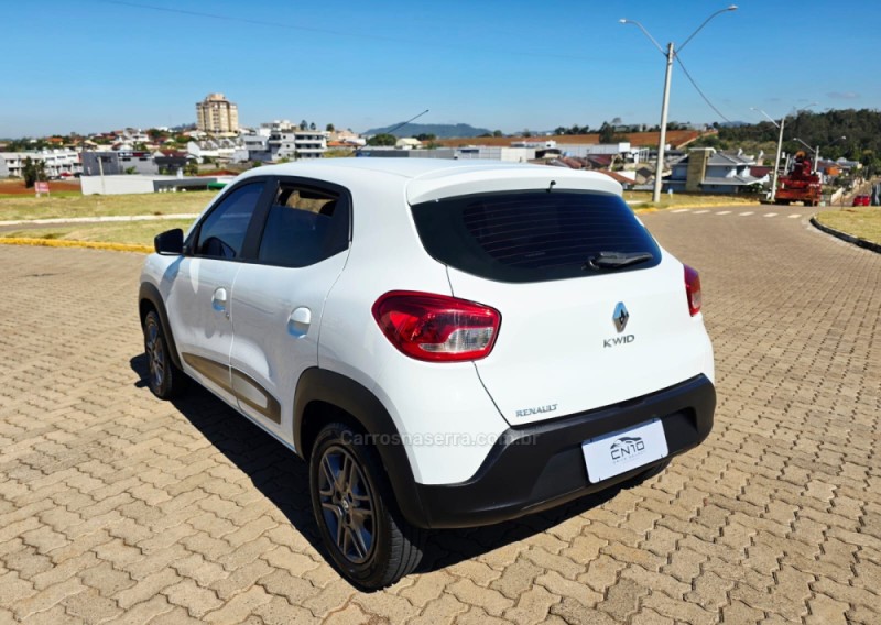 KWID 1.0 12V SCE FLEX INTENSE MANUAL - 2018 - LAJEADO