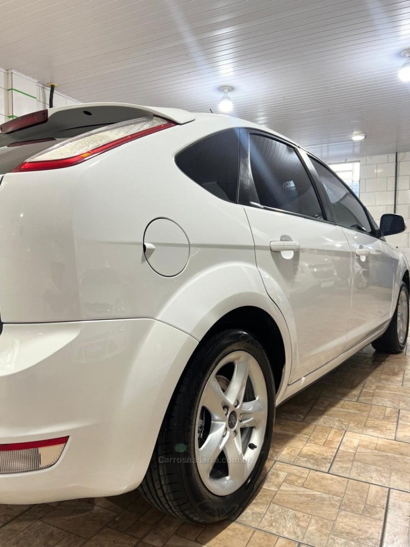 FOCUS 1.6 GLX 16V FLEX 4P MANUAL - 2013 - BENTO GONçALVES