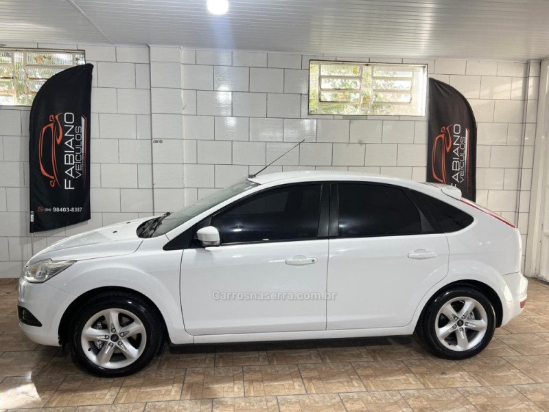FOCUS 1.6 GLX 16V FLEX 4P MANUAL - 2013 - BENTO GONçALVES