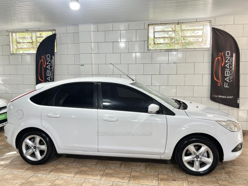 FOCUS 1.6 GLX 16V FLEX 4P MANUAL - 2013 - BENTO GONçALVES
