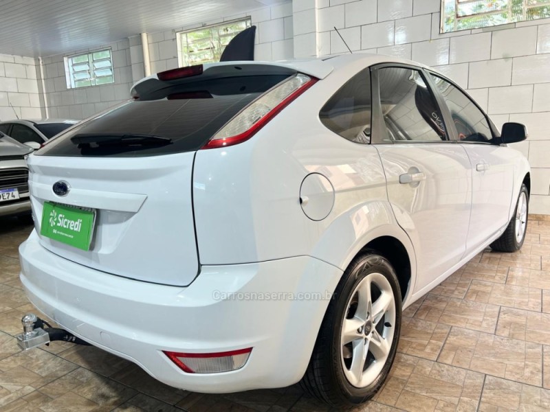 FOCUS 1.6 GLX 16V FLEX 4P MANUAL - 2013 - BENTO GONçALVES