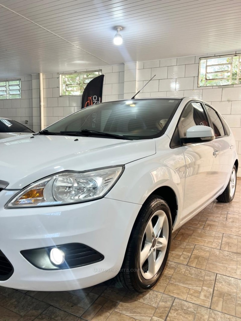 FOCUS 1.6 GLX 16V FLEX 4P MANUAL - 2013 - BENTO GONçALVES
