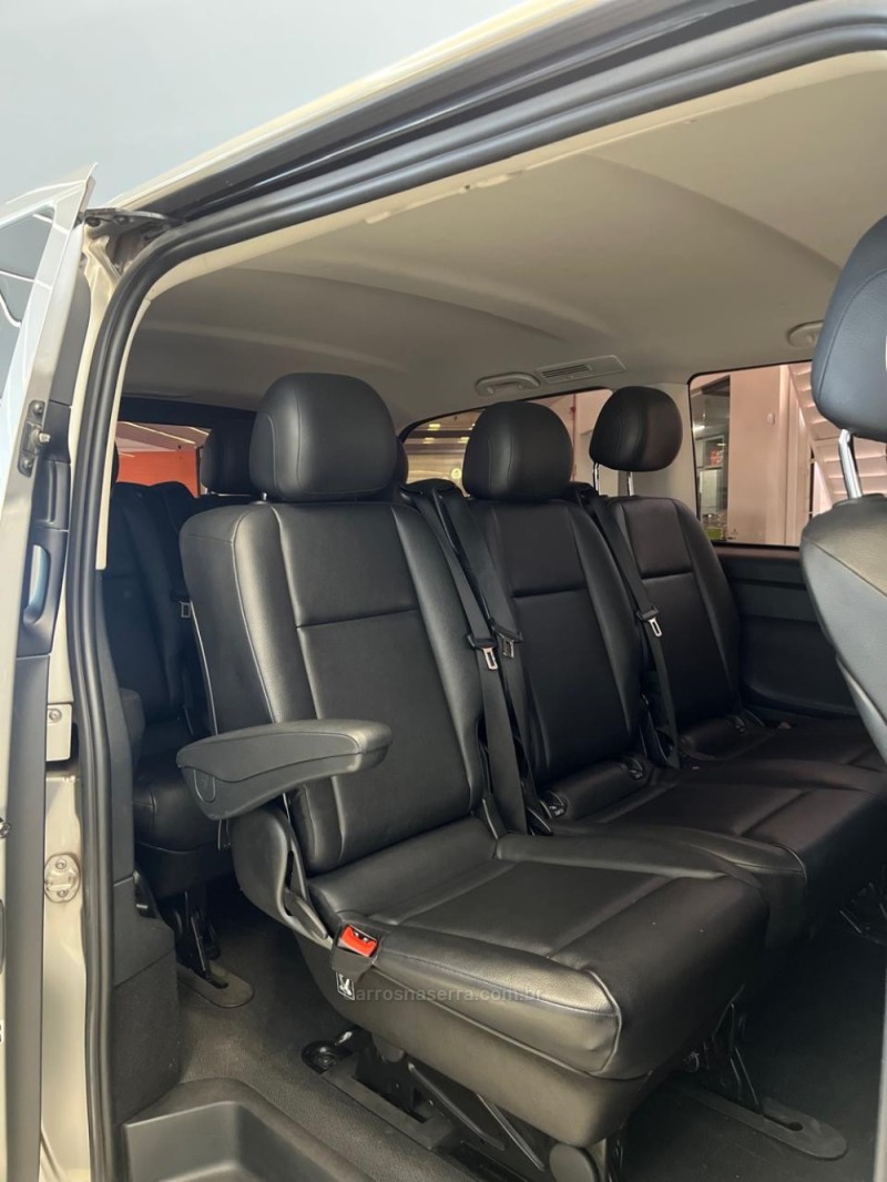 VITO 2.0 16V CGI FLEX TOURER 119 LUXO 7+1 MANUAL - 2016 - NOVO HAMBURGO