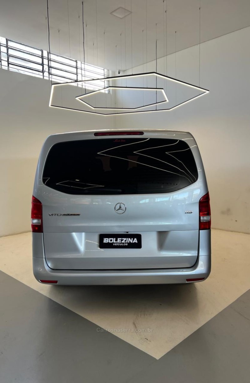 VITO 2.0 16V CGI FLEX TOURER 119 LUXO 7+1 MANUAL - 2016 - NOVO HAMBURGO