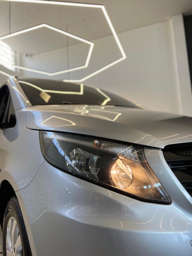 VITO 2.0 16V CGI FLEX TOURER 119 LUXO 7+1 MANUAL - 2016 - NOVO HAMBURGO