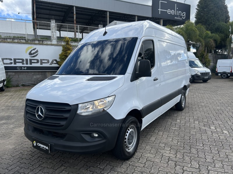 SPRINTER 2.2 CHASSI 416 FURGÃO LONGO TA DIESEL 2P MANUAL - 2022 - FARROUPILHA