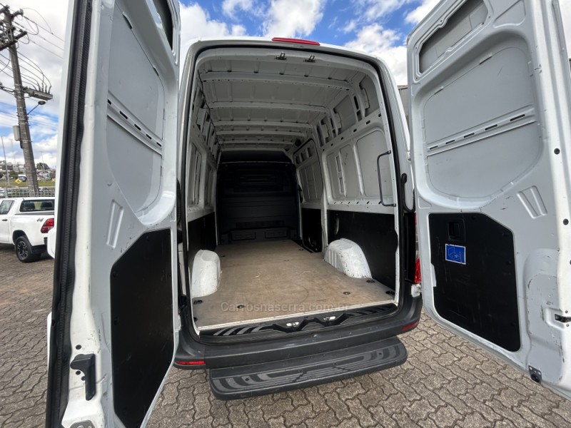 SPRINTER 2.2 CHASSI 416 FURGÃO LONGO TA DIESEL 2P MANUAL - 2022 - FARROUPILHA