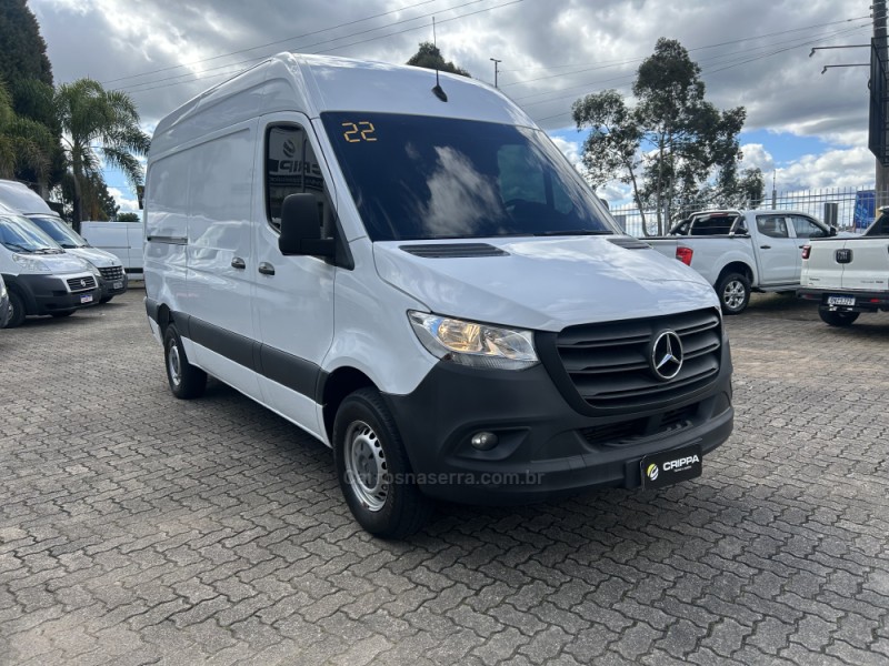 SPRINTER 2.2 CHASSI 416 FURGÃO LONGO TA DIESEL 2P MANUAL - 2022 - FARROUPILHA