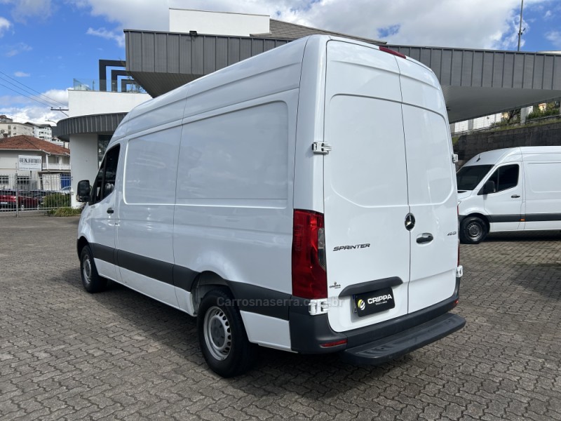 SPRINTER 2.2 CHASSI 416 FURGÃO LONGO TA DIESEL 2P MANUAL - 2022 - FARROUPILHA