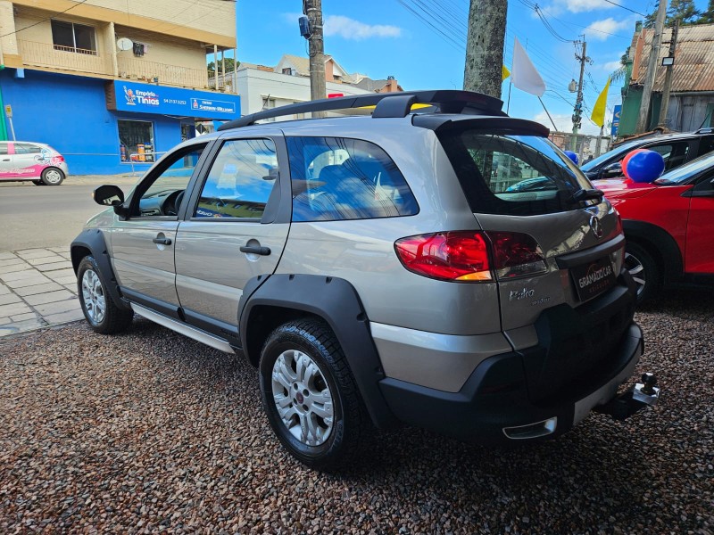 PALIO 1.8 MPI ADVENTURE LOCKER WEEKEND 8V FLEX 4P MANUAL - 2011 - CANELA