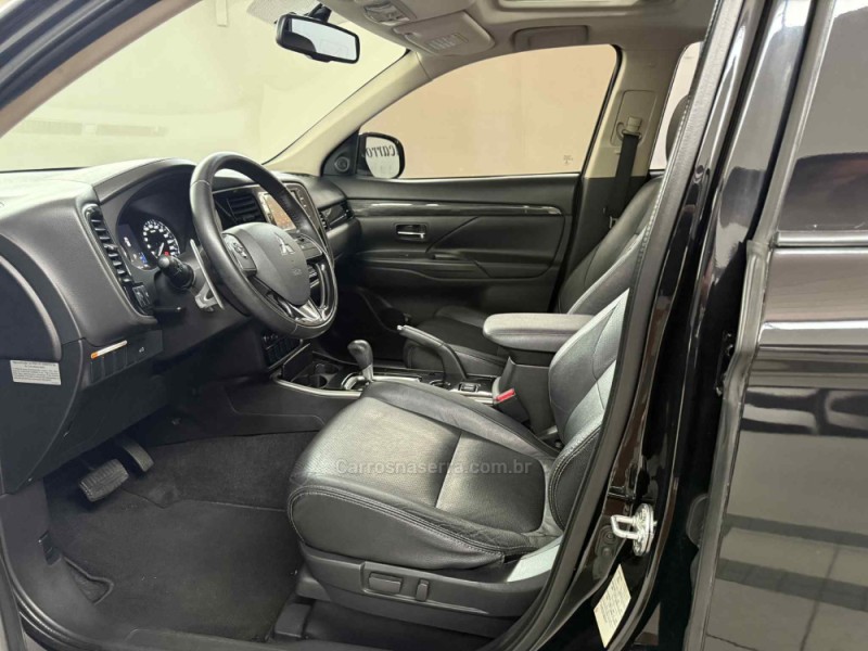 OUTLANDER 2.0 COMFORT 16V GASOLINA 4P AUTOMÁTICO - 2018 - PORTO ALEGRE