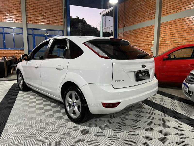 FOCUS 1.6 GLX 16V FLEX 4P MANUAL - 2013 - BENTO GONçALVES