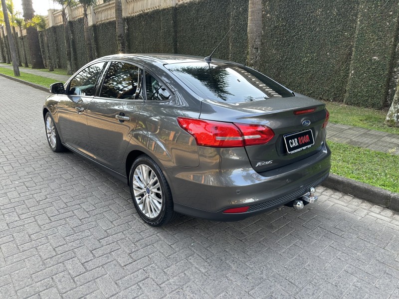 FOCUS 2.0 SE PLUS SEDAN 16V FLEX 4P AUTOMÁTICO - 2017 - CAXIAS DO SUL