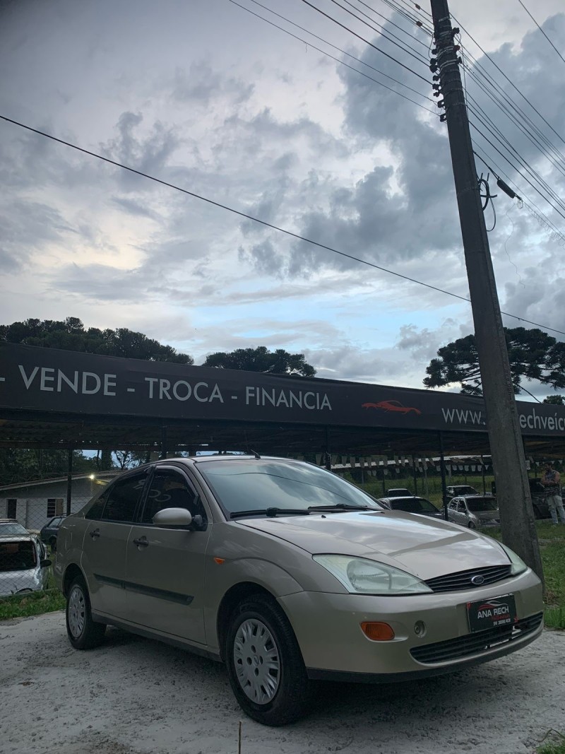 FOCUS 2.0 SEDAN 16V GASOLINA 4P MANUAL - 2002 - CAXIAS DO SUL