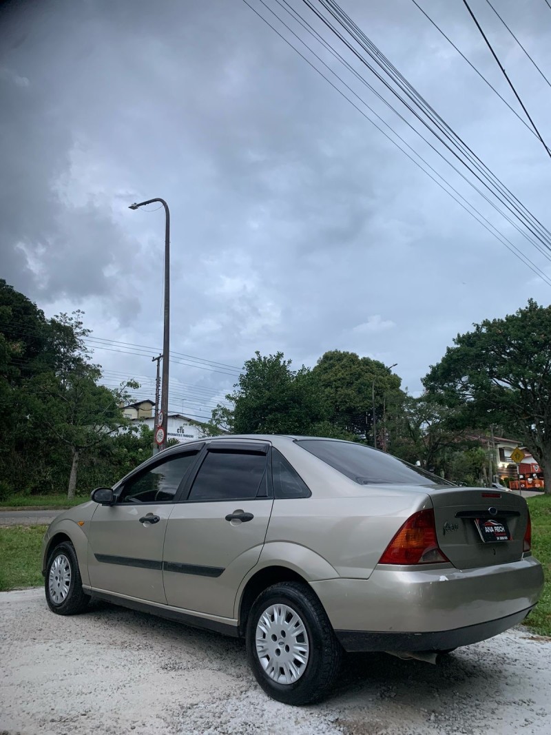 FOCUS 2.0 SEDAN 16V GASOLINA 4P MANUAL - 2002 - CAXIAS DO SUL