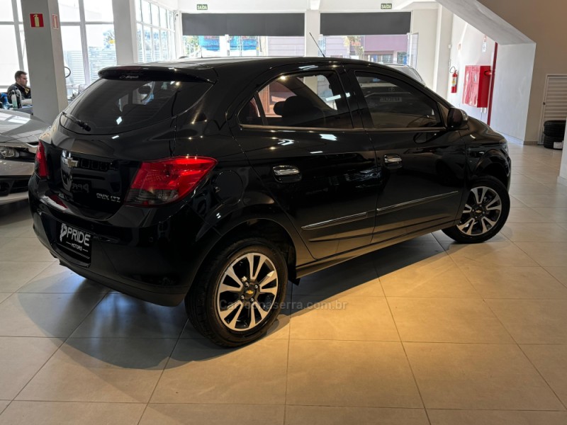 ONIX 1.4 MPFI LTZ 8V FLEX 4P MANUAL - 2015 - CAXIAS DO SUL