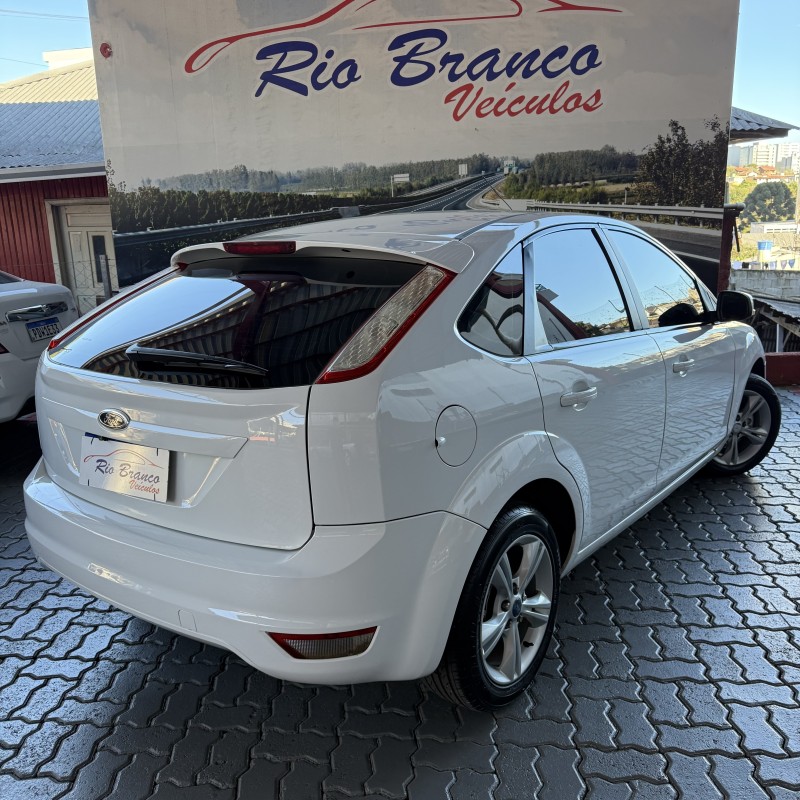 FOCUS 1.6 SE 8V FLEX 4P MANUAL - 2013 - CAXIAS DO SUL