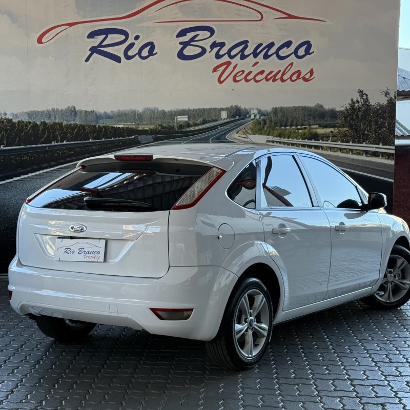 FOCUS 1.6 SE 8V FLEX 4P MANUAL - 2013 - CAXIAS DO SUL