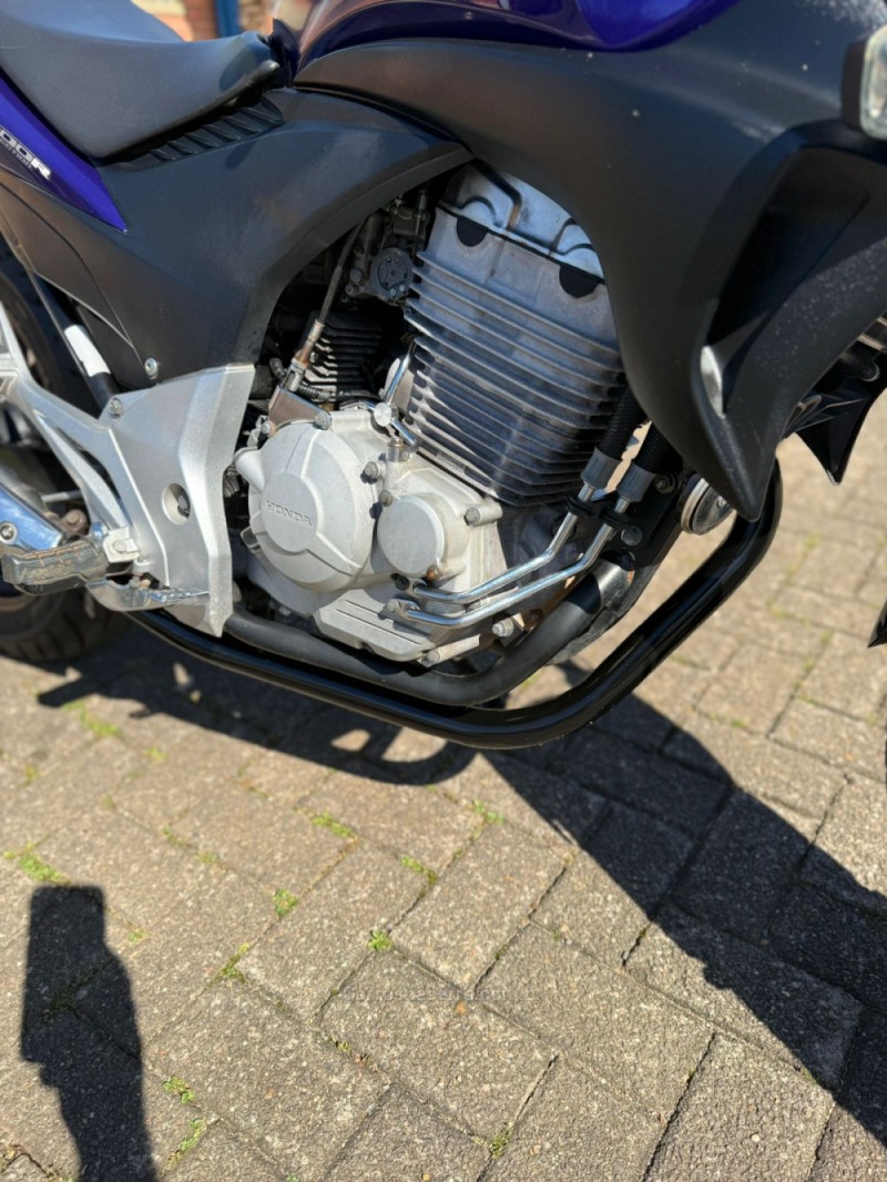 CB 300R  - 2011 - BROCHIER