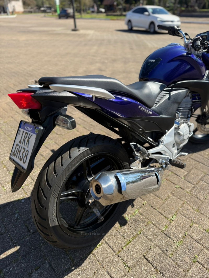 CB 300R  - 2011 - BROCHIER