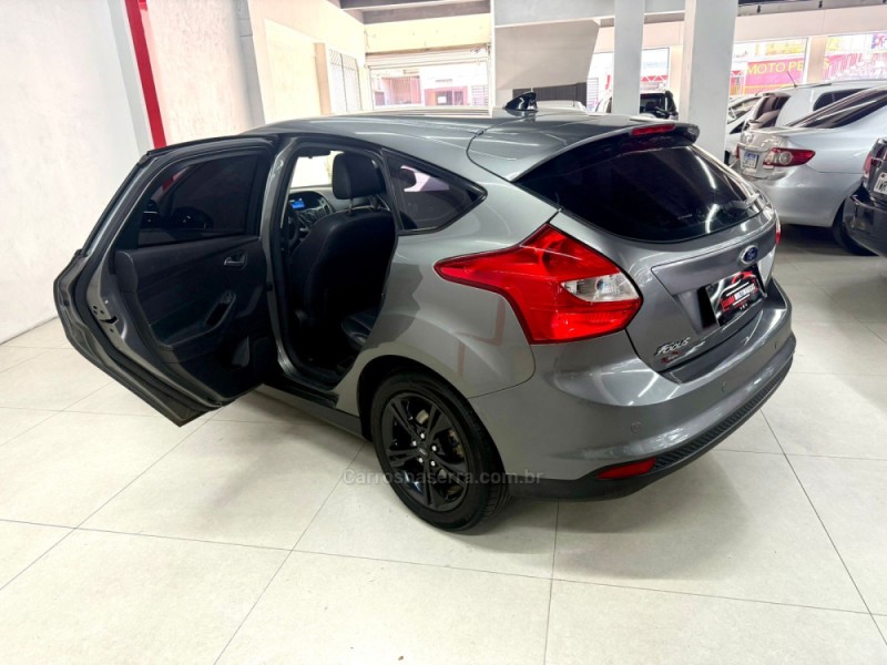 FOCUS 1.6 SE PLUS 16V FLEX 4P MANUAL - 2015 - CAXIAS DO SUL