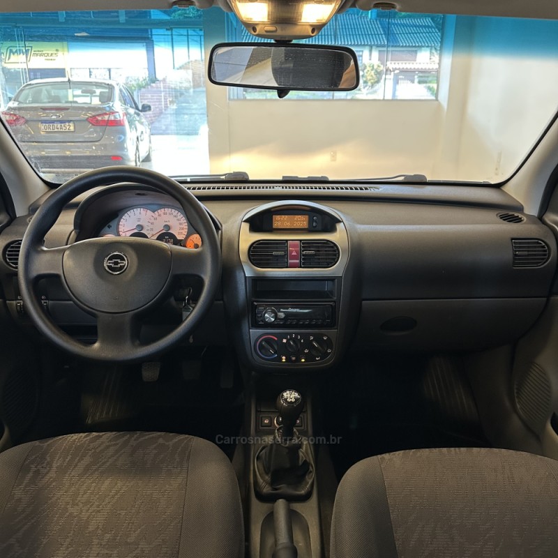 CORSA 1.8 MPFI SEDAN 8V GASOLINA 4P MANUAL - 2002 - FARROUPILHA