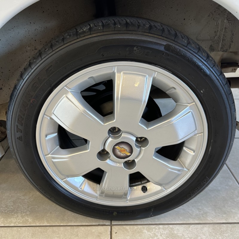 CORSA 1.8 MPFI SEDAN 8V GASOLINA 4P MANUAL - 2002 - FARROUPILHA