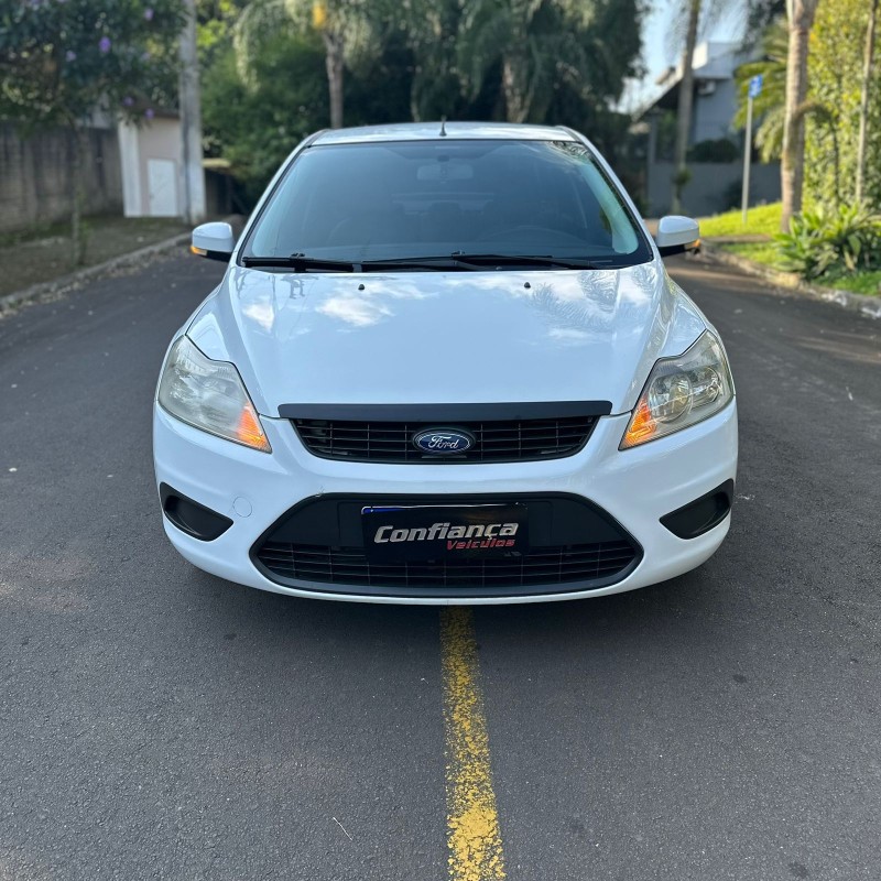 FOCUS 1.6 GL SEDAN 16V FLEX 4P MANUAL - 2011 - CAMPO BOM