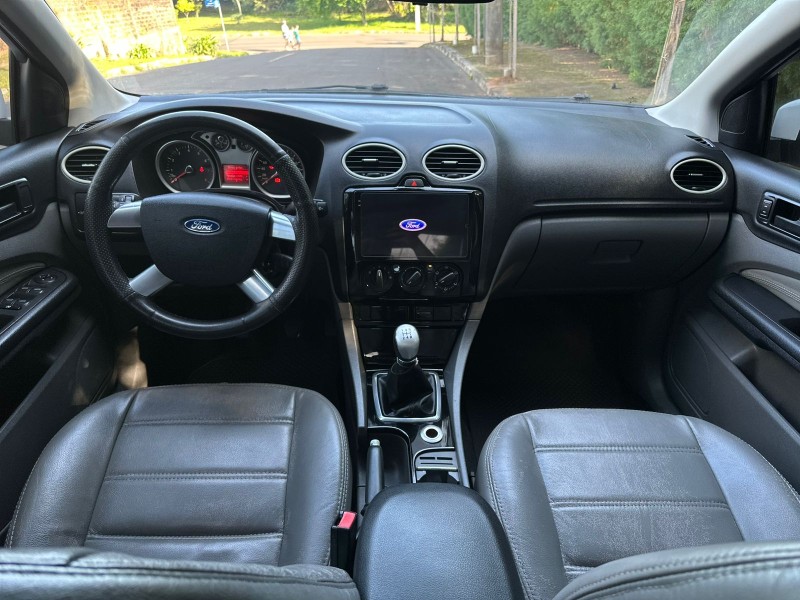FOCUS 1.6 GL SEDAN 16V FLEX 4P MANUAL - 2011 - CAMPO BOM