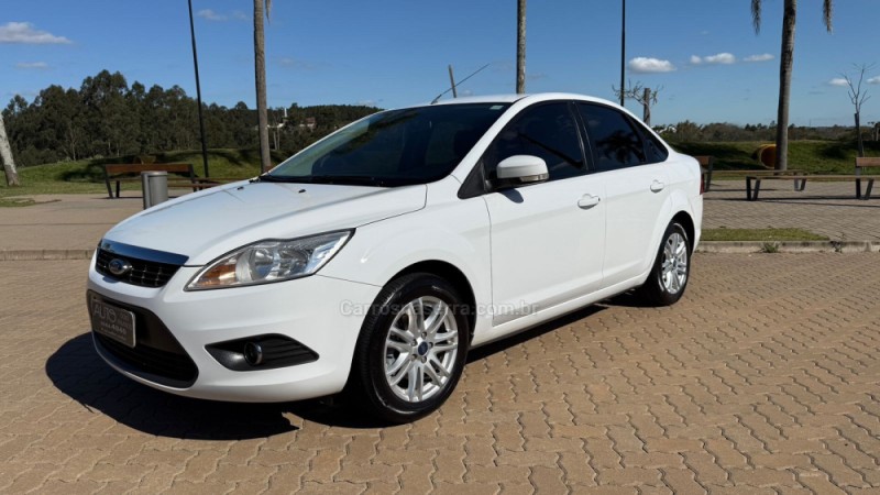 FOCUS 1.6 GL SEDAN 16V FLEX 4P MANUAL - 2013 - DOIS IRMãOS