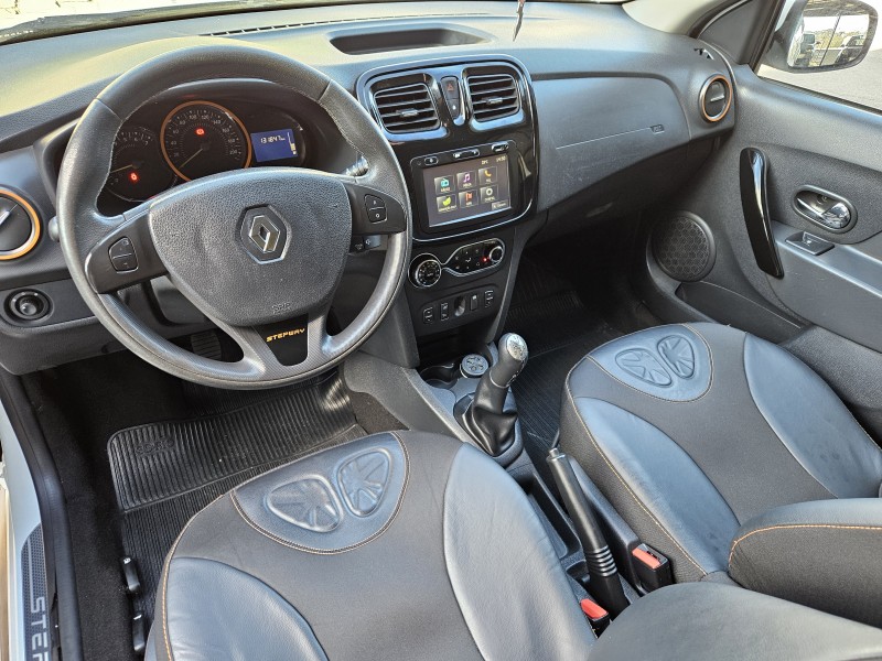 SANDERO 1.6 STEPWAY 8V FLEX 4P MANUAL - 2015 - CAXIAS DO SUL