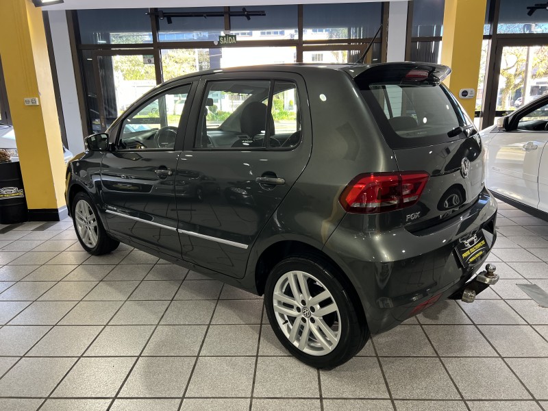 FOX 1.6 MI HIGHLINE 8V FLEX 4P AUTOMATIZADO - 2015 - CAXIAS DO SUL