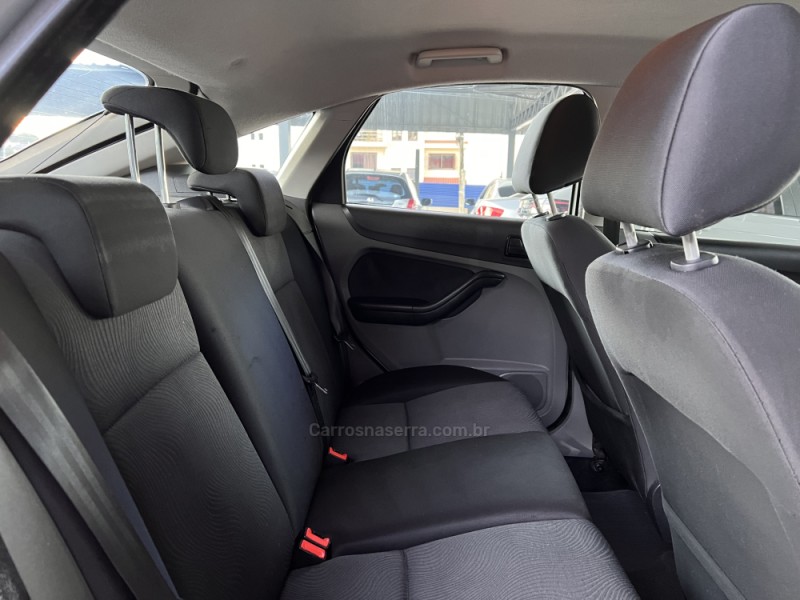 FOCUS 1.6 GLX 16V FLEX 4P MANUAL - 2011 - BOM PRINCíPIO