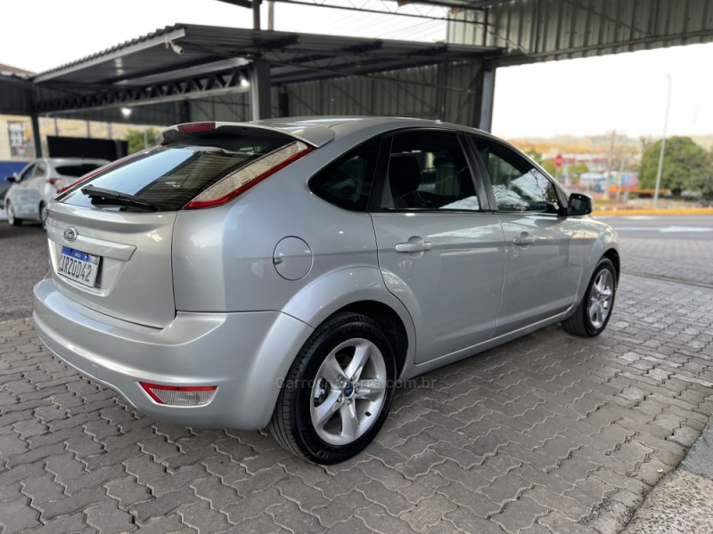 FOCUS 1.6 GLX 16V FLEX 4P MANUAL - 2011 - BOM PRINCíPIO