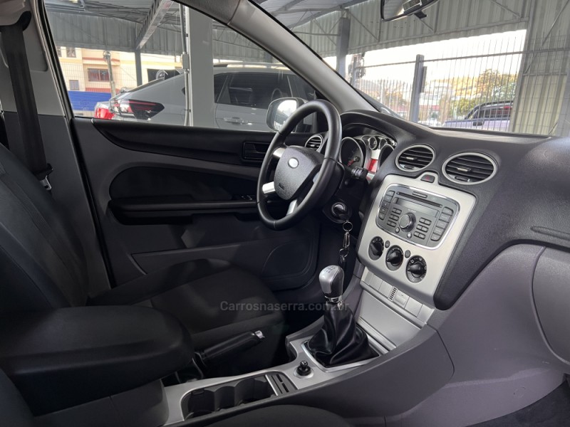 FOCUS 1.6 GLX 16V FLEX 4P MANUAL - 2011 - BOM PRINCíPIO