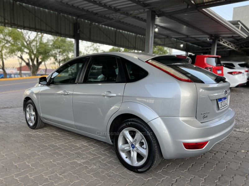 FOCUS 1.6 GLX 16V FLEX 4P MANUAL - 2011 - BOM PRINCíPIO