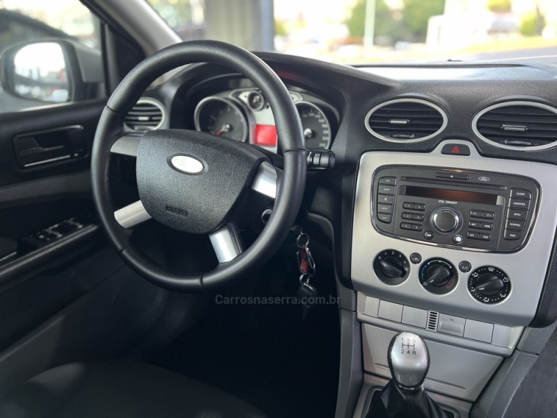 FOCUS 1.6 GLX 16V FLEX 4P MANUAL - 2011 - BOM PRINCíPIO