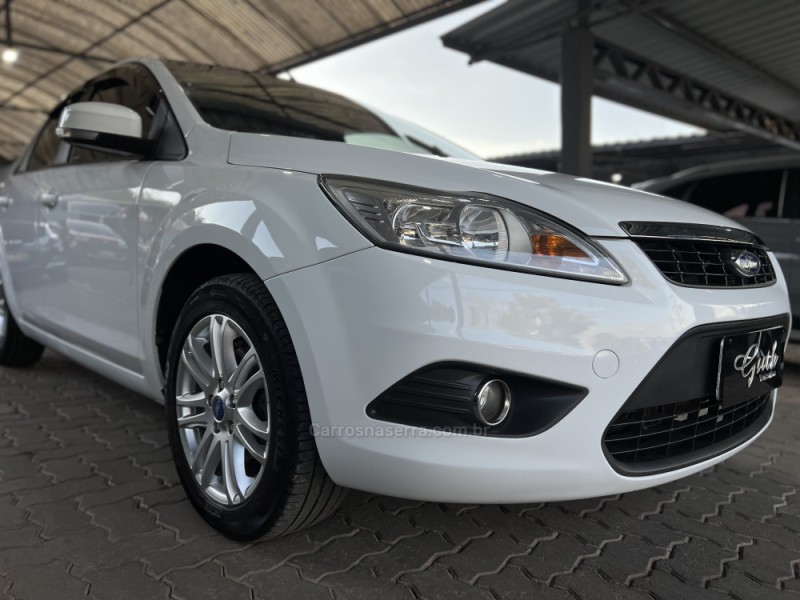 FOCUS 1.6 SE SEDAN 16V FLEX 4P MANUAL - 2011 - BOM PRINCíPIO