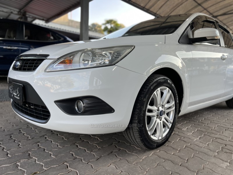 FOCUS 1.6 SE SEDAN 16V FLEX 4P MANUAL - 2011 - BOM PRINCíPIO