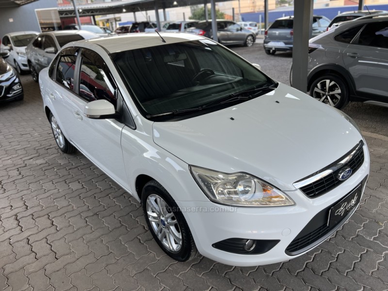 FOCUS 1.6 SE SEDAN 16V FLEX 4P MANUAL - 2011 - BOM PRINCíPIO