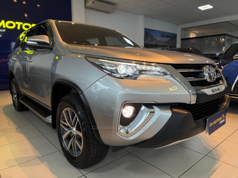HILUX SW4 2.8 SRX 4X4 7 LUGARES 16V TURBO INTERCOOLER DIESEL 4P AUTOMÁTICO - 2016 - SãO LEOPOLDO