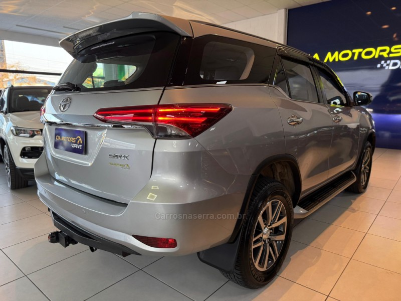 HILUX SW4 2.8 SRX 4X4 7 LUGARES 16V TURBO INTERCOOLER DIESEL 4P AUTOMÁTICO - 2016 - SãO LEOPOLDO