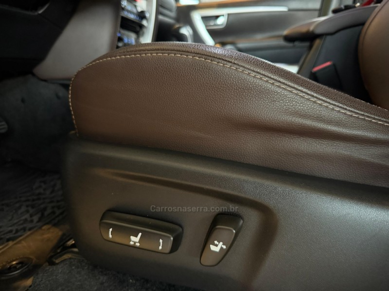 HILUX SW4 2.8 SRX 4X4 7 LUGARES 16V TURBO INTERCOOLER DIESEL 4P AUTOMÁTICO - 2016 - SãO LEOPOLDO