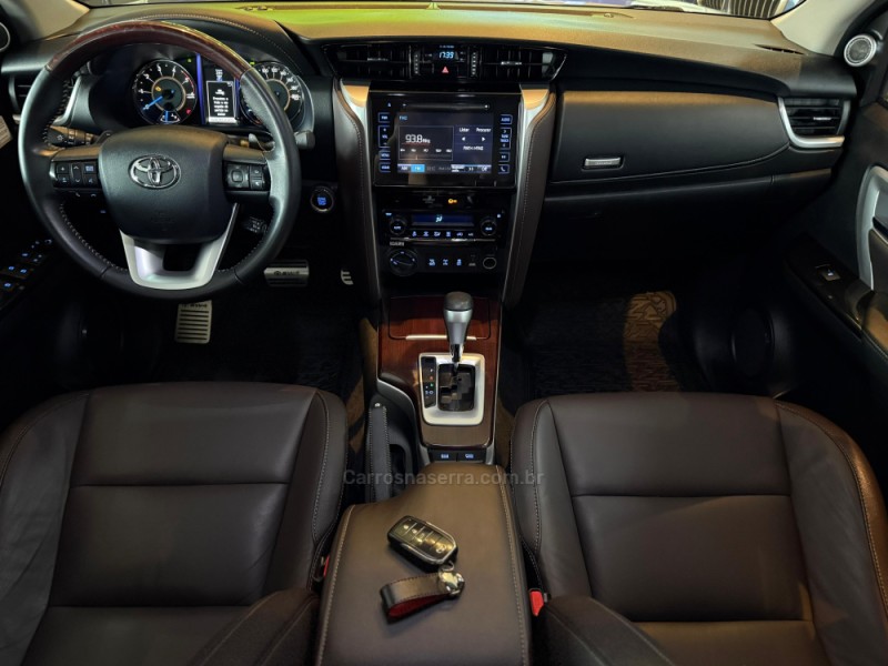HILUX SW4 2.8 SRX 4X4 7 LUGARES 16V TURBO INTERCOOLER DIESEL 4P AUTOMÁTICO - 2016 - SãO LEOPOLDO