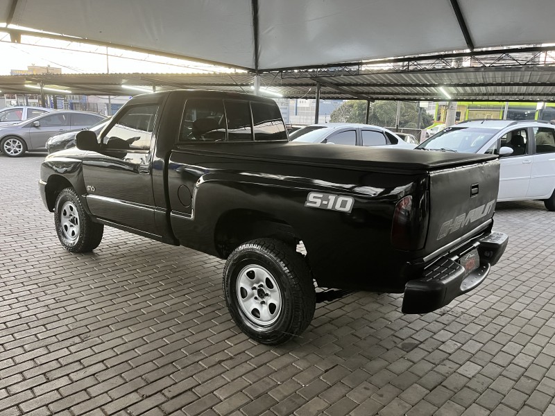 S10 2.4 MPFI STD 4X2 CS 8V GASOLINA 2P MANUAL - 2001 - CAXIAS DO SUL