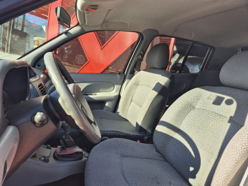 CLIO 1.0 CAMPUS 16V FLEX 4P MANUAL - 2011 - FARROUPILHA