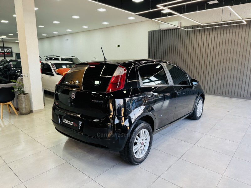 PUNTO 1.4 ATTRACTIVE 8V FLEX 4P MANUAL - 2011 - DOIS IRMãOS