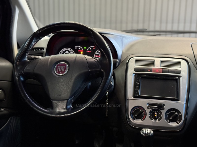 PUNTO 1.4 ATTRACTIVE 8V FLEX 4P MANUAL - 2011 - DOIS IRMãOS