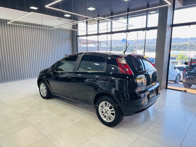 PUNTO 1.4 ATTRACTIVE 8V FLEX 4P MANUAL - 2011 - DOIS IRMãOS