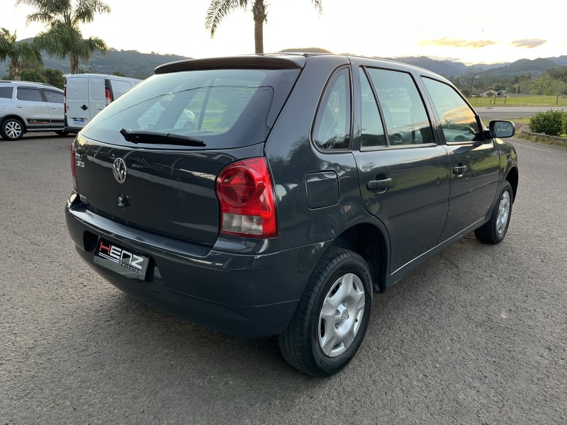 GOL 1.0 8V I-TRED FLEX 4P MANUAL - 2011 - BOM PRINCíPIO